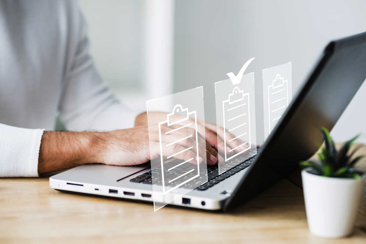 computer portatile con avatar di documenti digitali accessibili 